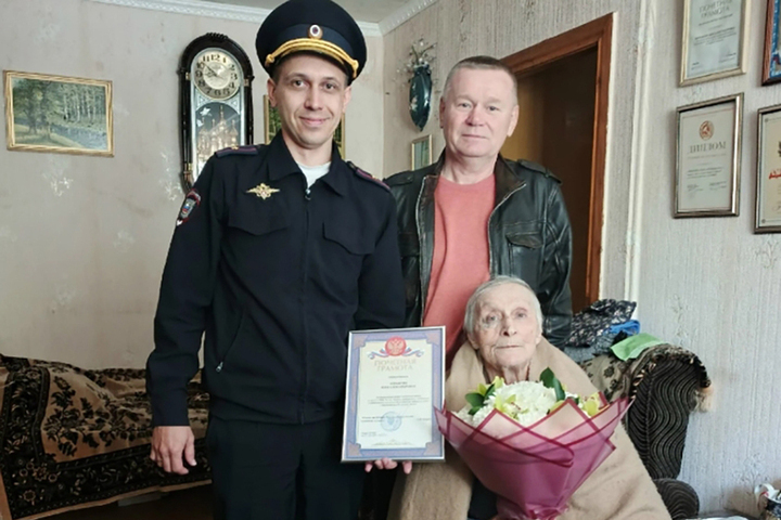 В Людиново 90-летний юбилей отметила ветеран МВД