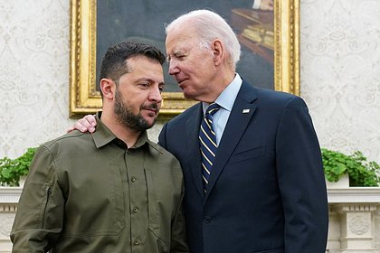 Белый дом назвал прискорбной передачу Байденом вооружений Украине