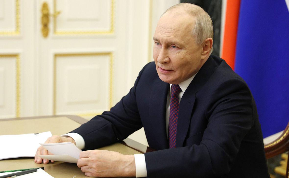 Путин назвал роль учителей в ответах на вызовы XXI века