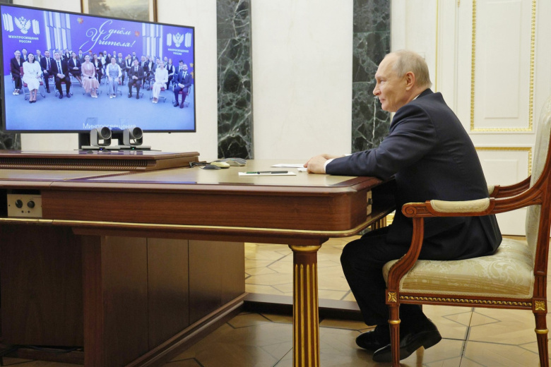 Путин рассказал, когда учителей избавят от рутины