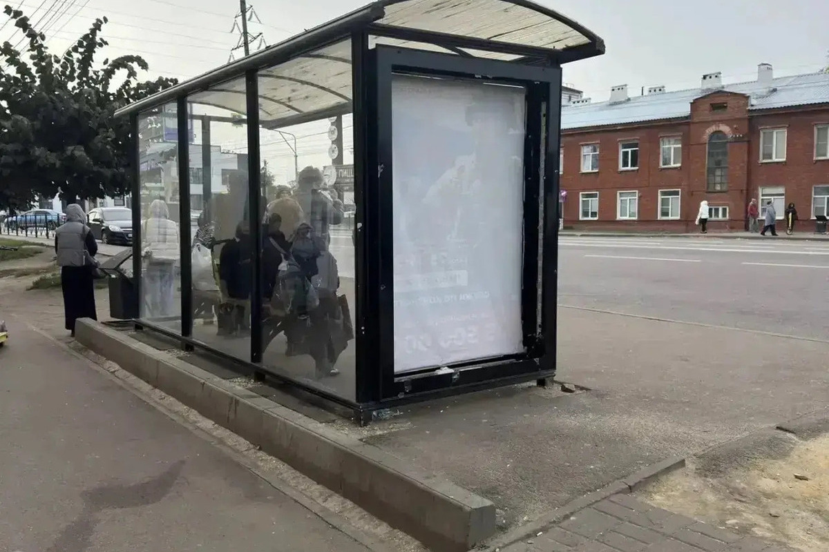 В Тамбове подросток разбил остекление остановки на Гастелло