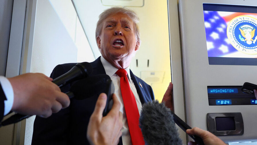 Белый дом не пустил журналистов Politico на борт самолета Трампа