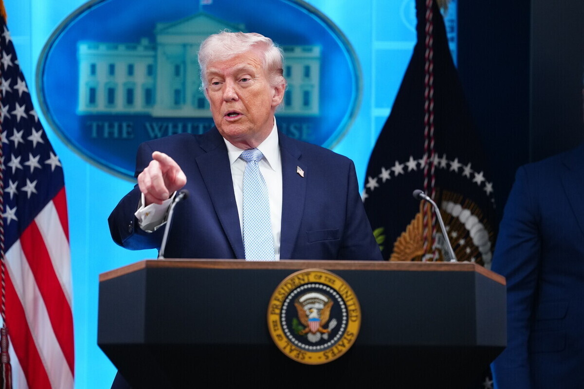 Трамп высказался о пневмонии неустановленной этиологии под Иркутском