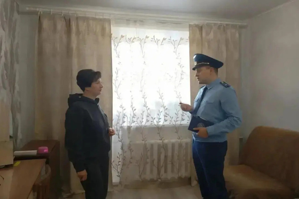 В Мантурове после вмешательства прокуратуры отремонтировали протекающую крышу