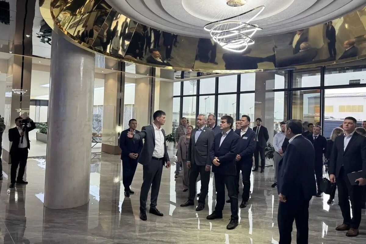 Делегация Новосибирской области во главе с Травниковым совершает рабочий визит в Узбекистан