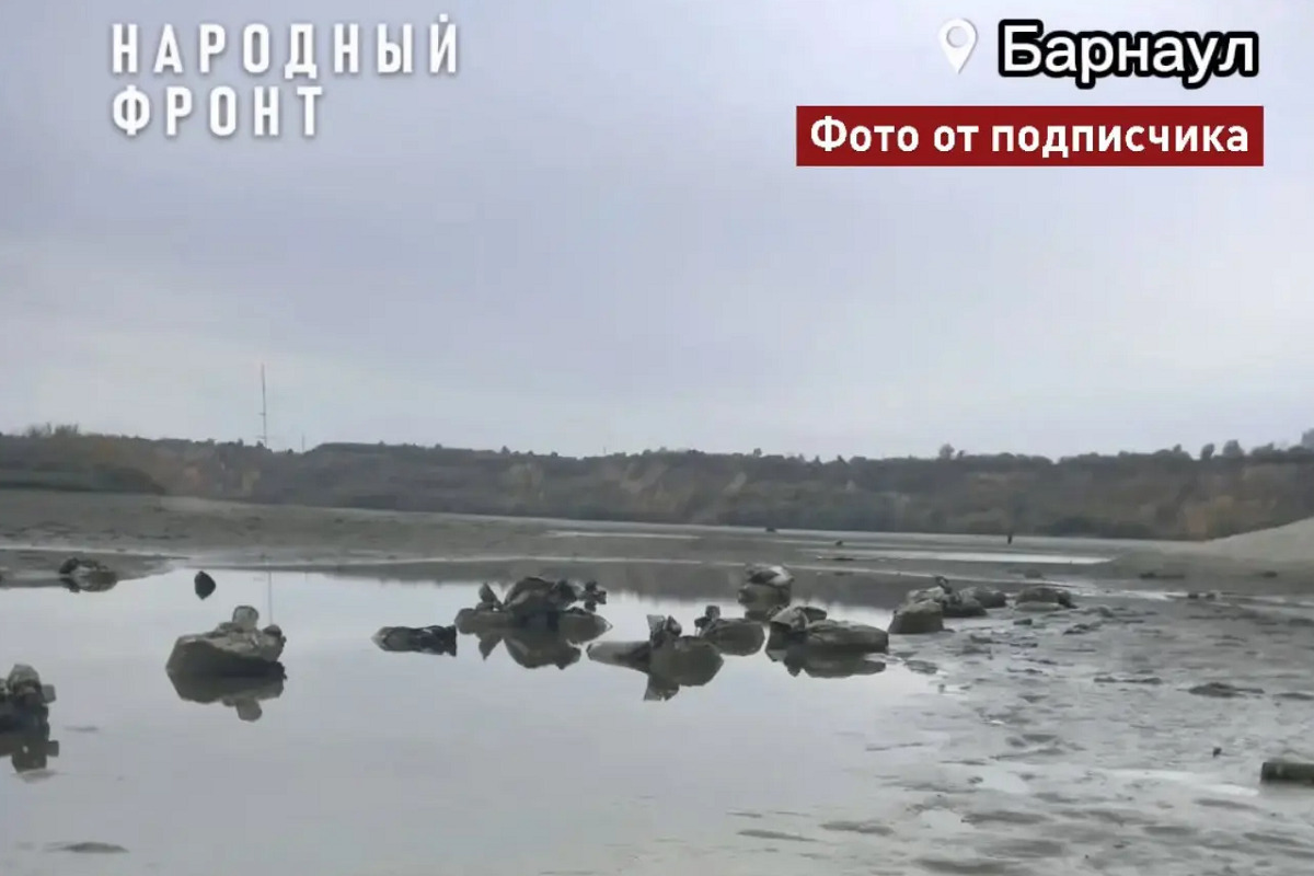Барнаульцы пожаловались на оставленный после лета хлам на городском пляже
