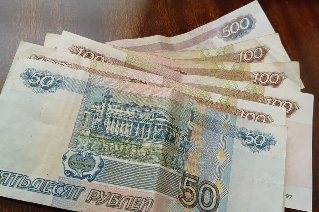 Среднемесячная номинальная зарплата в Зауралье составила 76 тысяч рублей