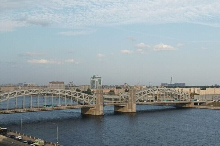 Порывы ветра до 20 м/с сорвали разводку мостов в Петербурге в ночь на 6 октября