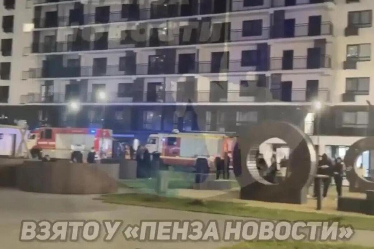 Ночью в Пензе загорелась многоэтажка на улице Яшиной, 5