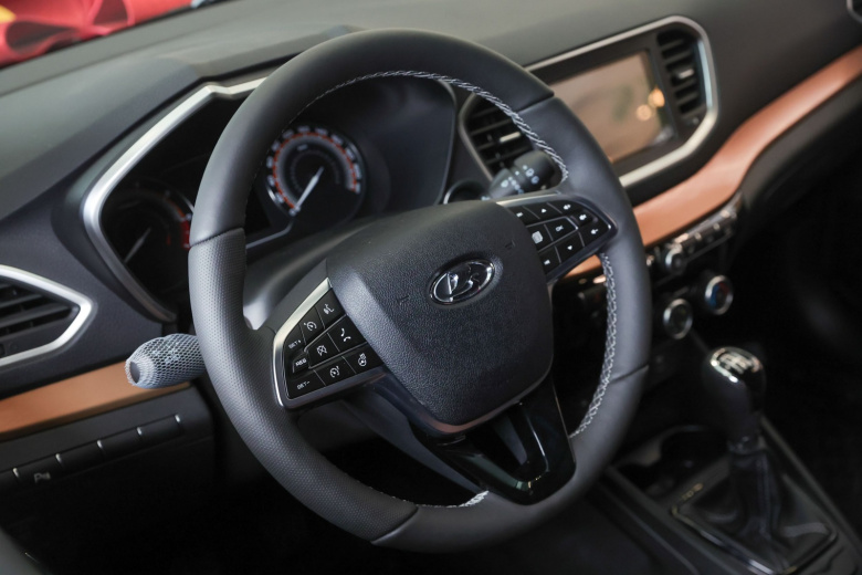 В России снова упали продажи новых автомобилей