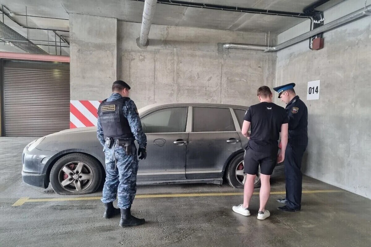 Петербуржец хранил канистры с бензином в паркинге и нарвался на иск