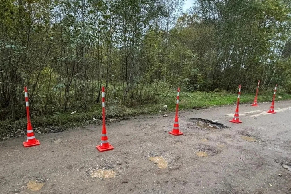 Скутерист попал в больницу после «сальто» в маловишерской деревне Веребье