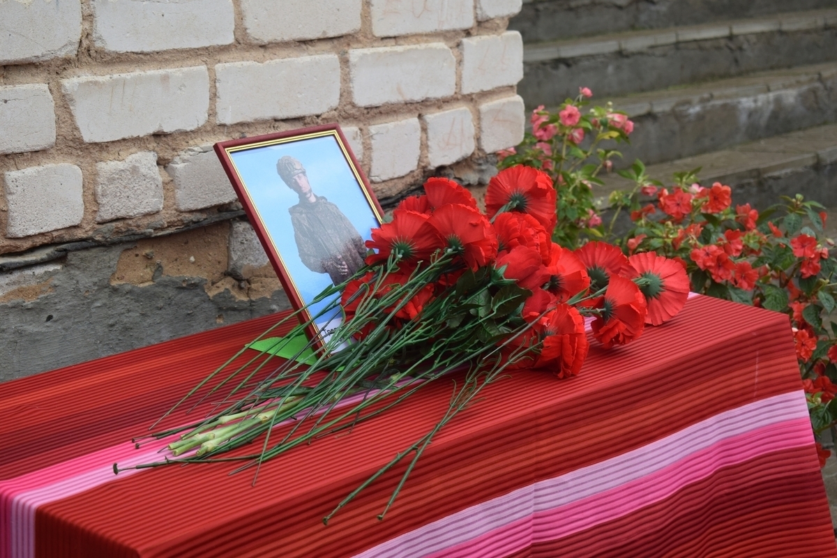 В Оленино открыли мемориальную доску в память о погибшем бойце