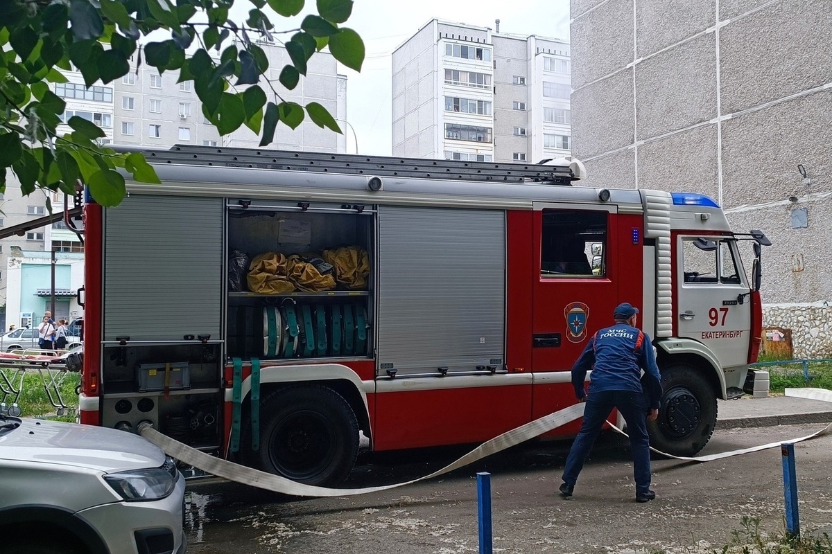 Два человека погибли за сутки в пожарах в Свердловской области