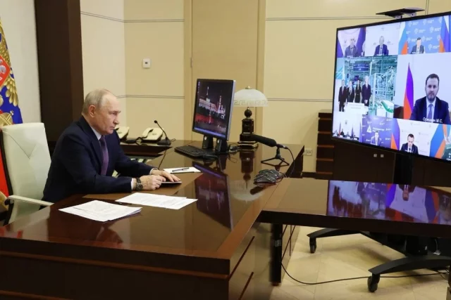 Путин и Собянин открыли первый кластер по производству электробатарей