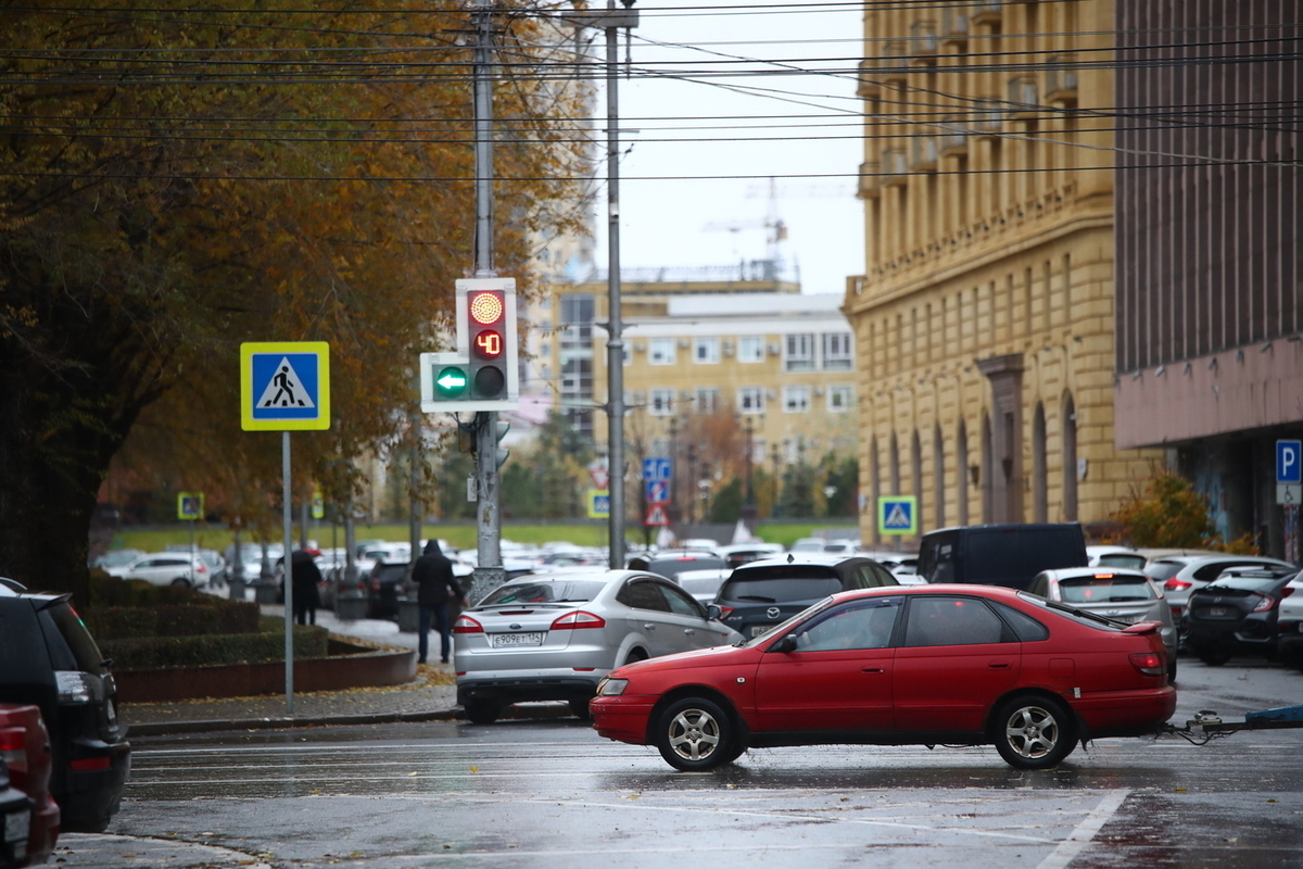 Волгоградским водителям напомнили о сроках замены летней резины на зимнюю