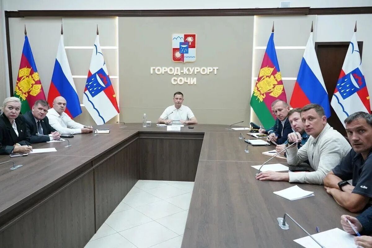 Танкер с нефтью загорелся в Черном море у Сочи: что известно к утру 7 октября