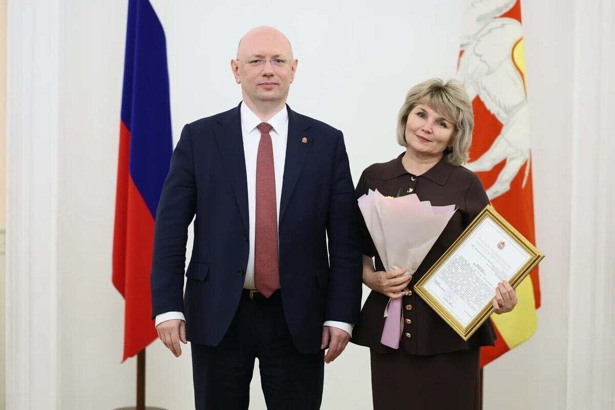 В Правительстве Челябинской области наградили более 80 педагогов