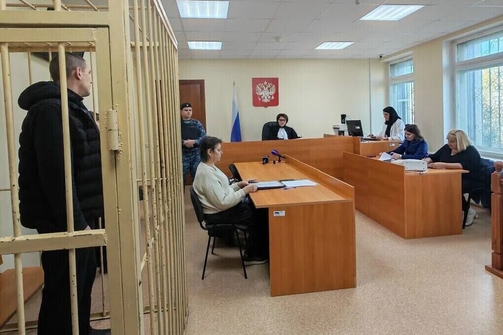 На полгода продлили заключение ревдинцу, обвиняемому в нападении на ветерана СВО