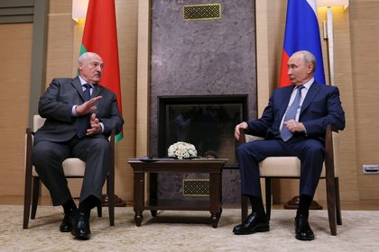 Лукашенко поздравил Путина с днем рождения