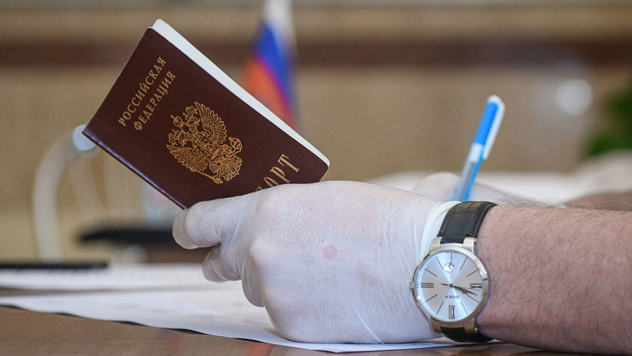 Россиянам объяснили, чем чревато самостоятельное внесение записей в паспорт