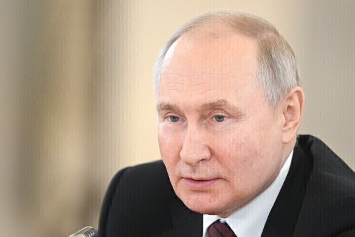 Губернатор Павел Малков поздравил Владимира Путина с днём рождения