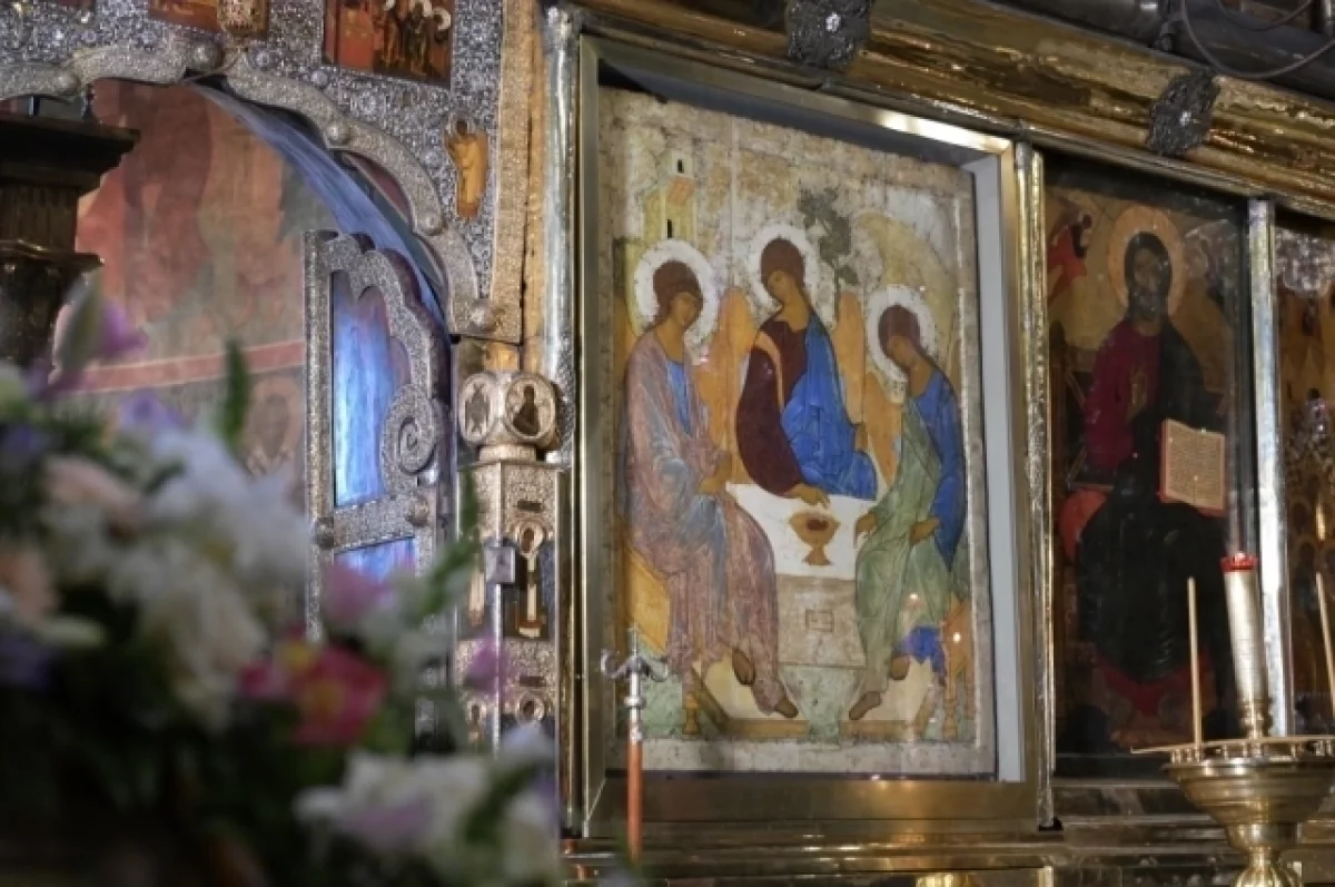 «Троицу» Рублева вернули в иконостас Троице-Сергиевой лавры