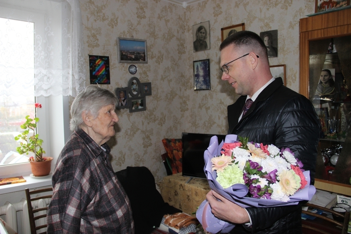 Пережившая блокаду педагог из Лодейного Поля отметила 92-й день рождения