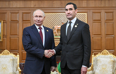 Президент Туркмении поздравил Путина с днем рождения