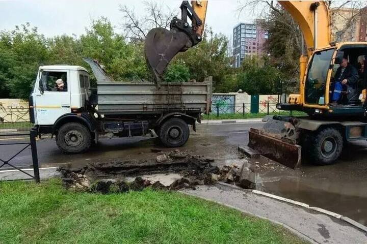 В Тамбове у ЛДС «Кристалл» устранили течь на водоводе