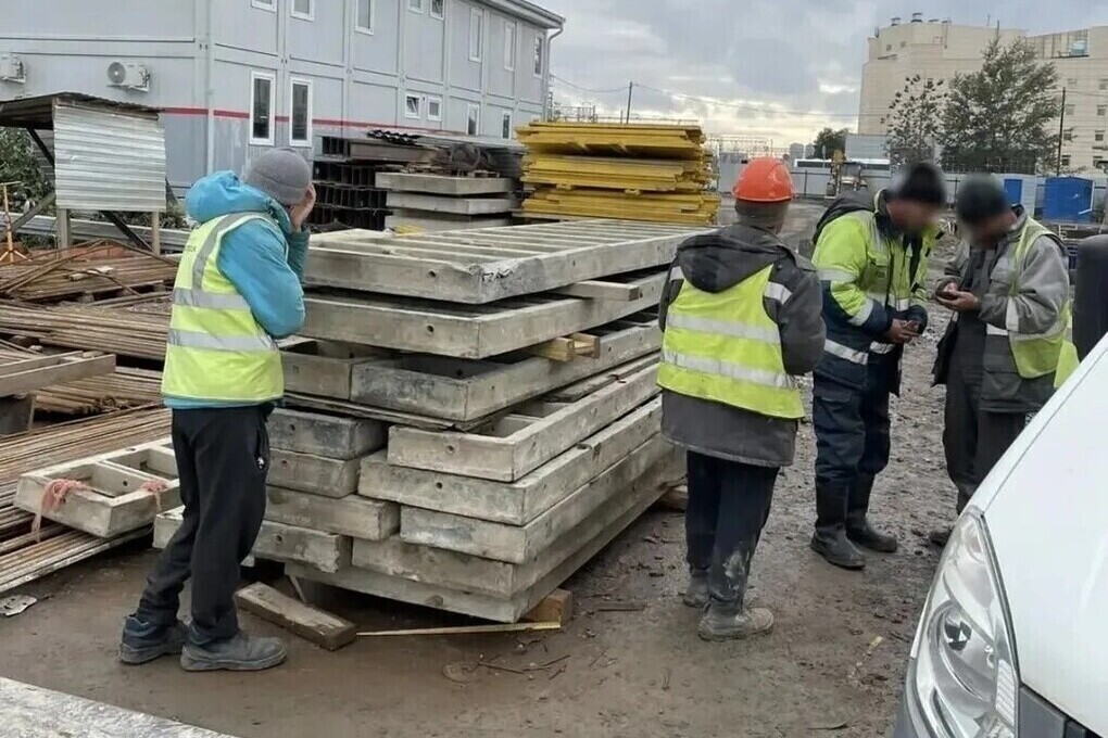 Четыре мигранта попались транспортной полиции Петербурга во время рейда