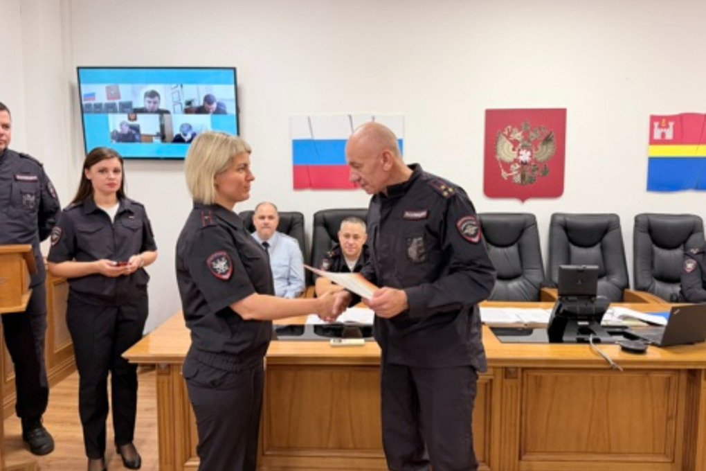 Отличившихся транспортных полицейских наградили за работу в Калининграде