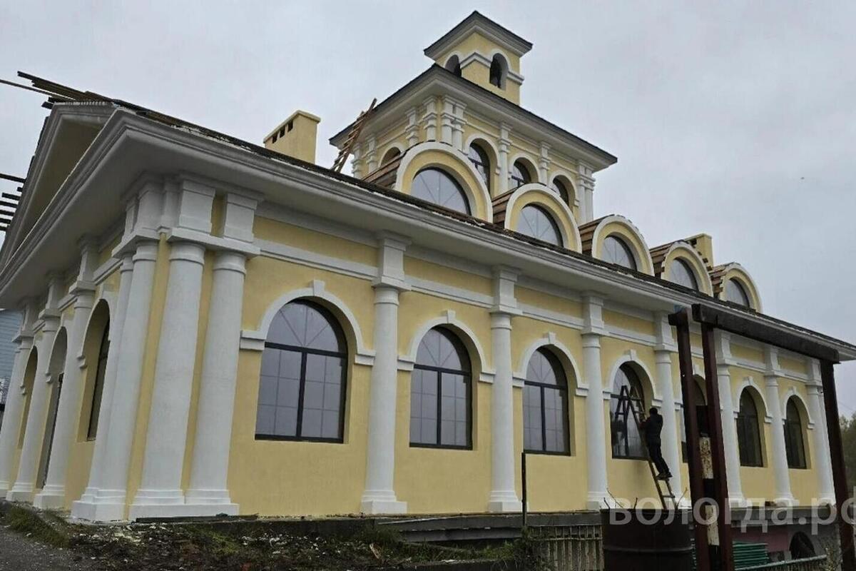 Обновлен фасад речного вокзала в Вологде