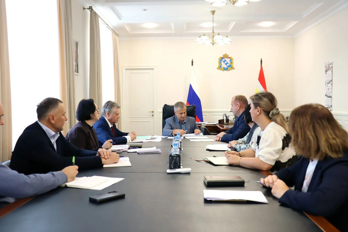 Курские власти обсудили развитие животноводства и жилищного строительства