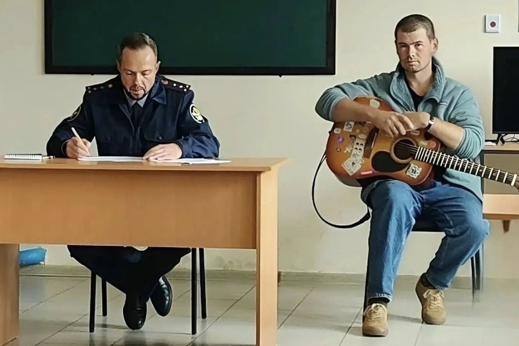 Перед орловскими осужденными выступил музыкант Александр Янхир