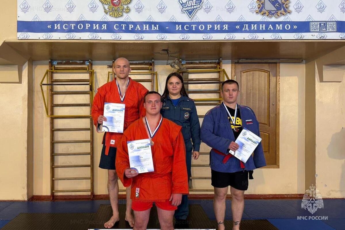 Курские спасатели привезли серебро и две бронзы с турнира по самбо
