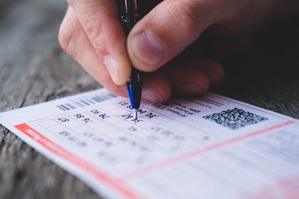 Победитель лотереи чуть не лишился трех миллионов рублей из-за забывчивости