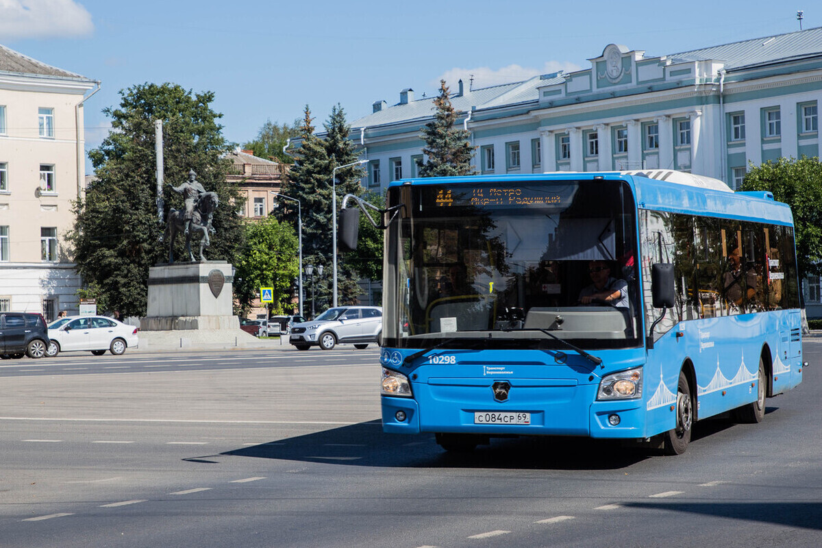 Схему движения двух автобусов временно изменили в Твери