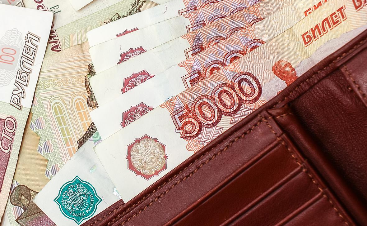 Опрос показал, сколько людей предпочитают хранить сбережения наличными