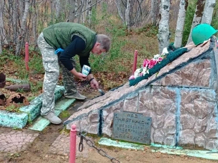 Памятное место погибших воинов обновили на 1461-м километре трассы