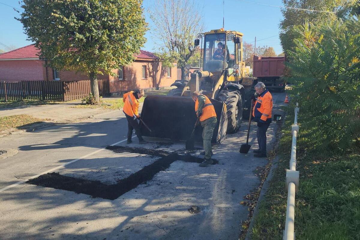 Ремонт на Пролетарской: серпуховские коммунальщики обновляют дорожное полотно