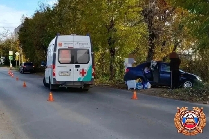 «Лада» и Hyundai столкнулись в Торжке Тверской области