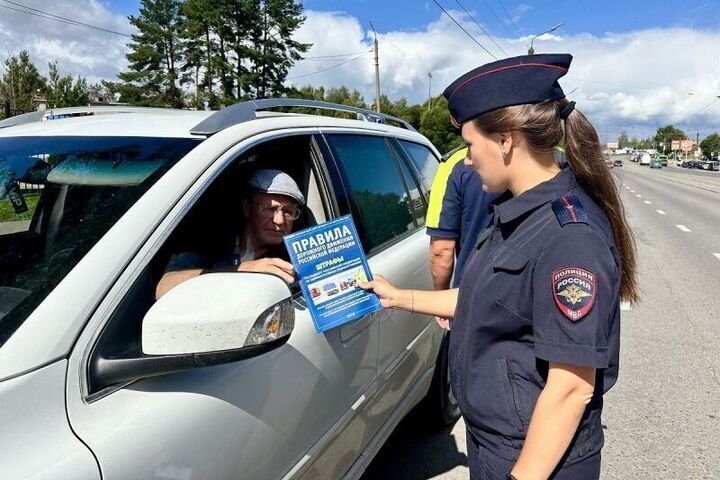 Смоленские Госавтоинспекторы провели акцию «Водитель, знай и соблюдай ПДД»