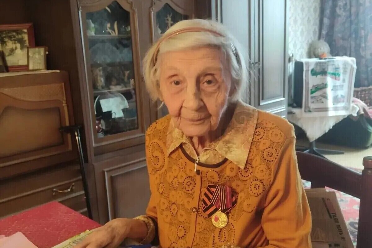 Губернатор Виталий Королев поздравил труженицу тыла Веру Образцову с вековым юбилеем