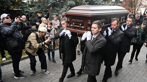 В Москве простились с Анатолием Кашпировским // Прощание с Кашпировским завершилось на Троекуровском кладбище в Москве