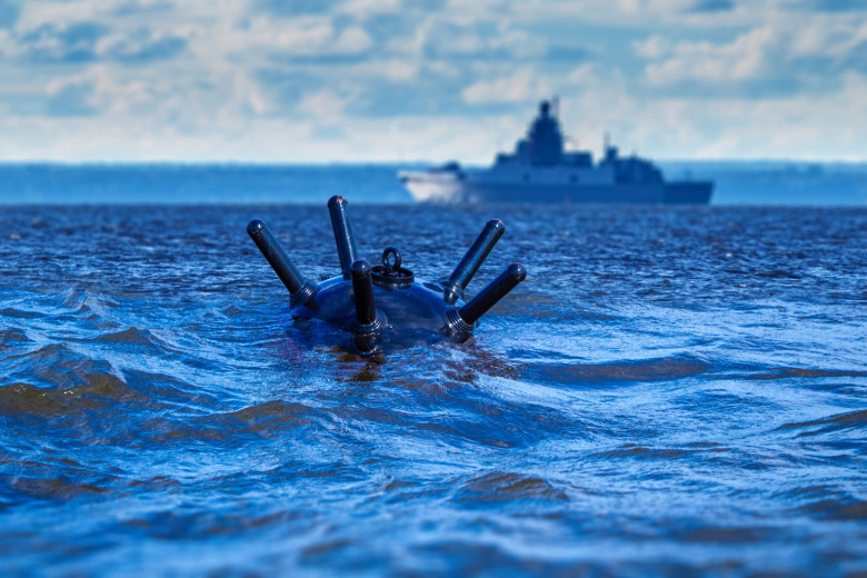 Несколько танкеров подорвались на морских минах в Ормузском проливе