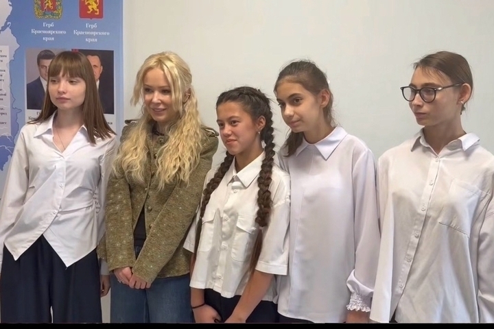 Мизулина провела урок в красноярской школе, а после заехала в общежитие аграрного университета