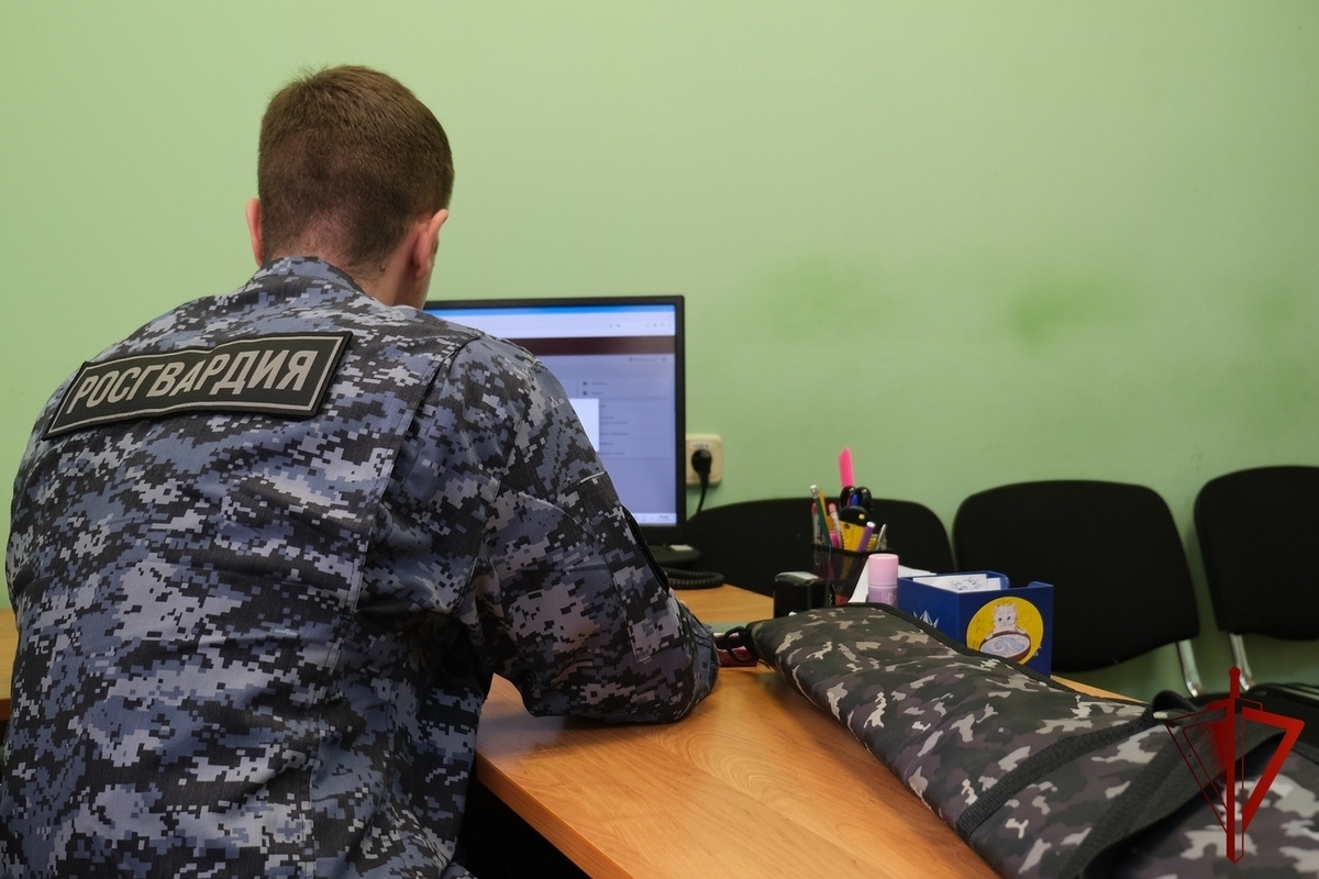 Смоленские росгвардейцы во время плановых проверок выявили нарушения и изъяли оружие