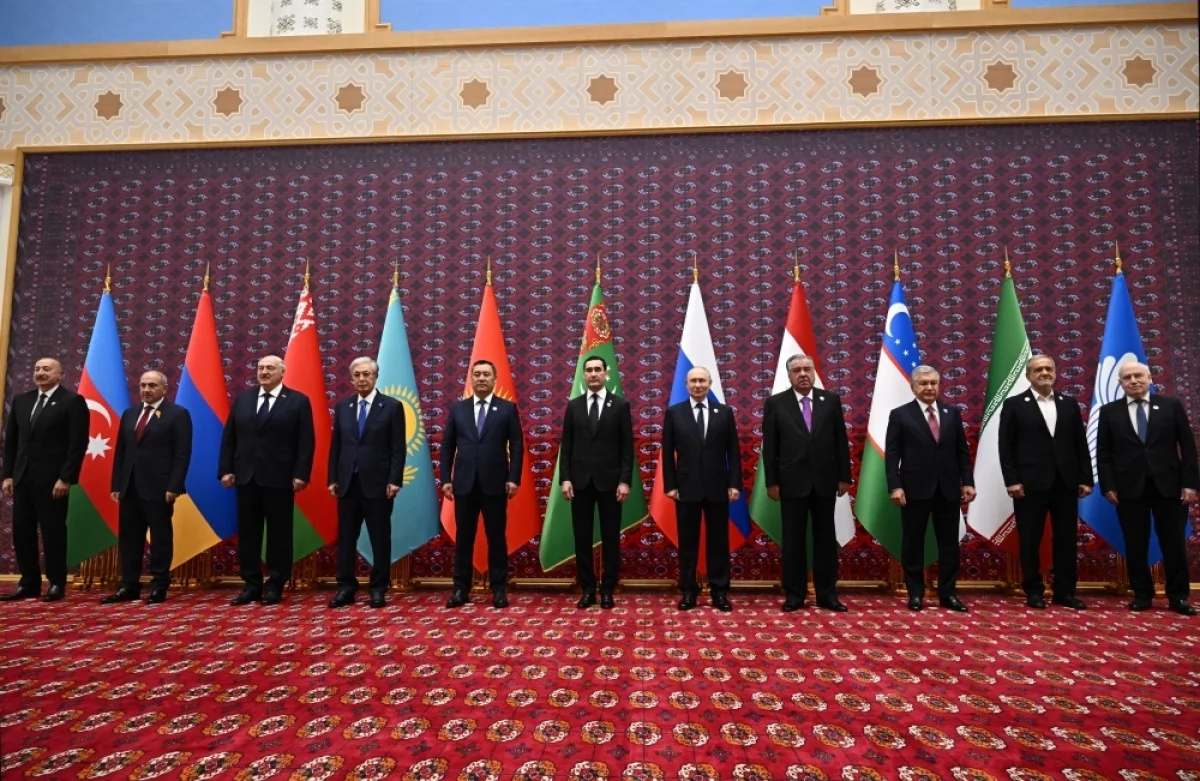 Путин приехал на саммит СНГ в Туркменбаши