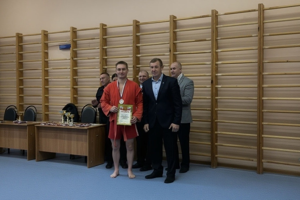 Более 100 пензенских полицейских вышли на борцовский ковер